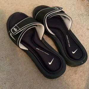 Black Nike Comfort Footbed slides
